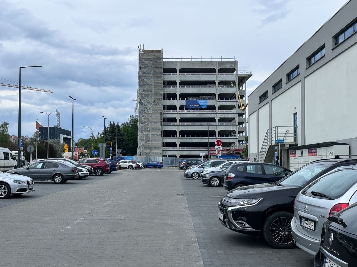 Rzeszów - Budowa piętrowego parkingu i lądowiska przy KSW nr 2 w Rzeszowie [maj 2026]