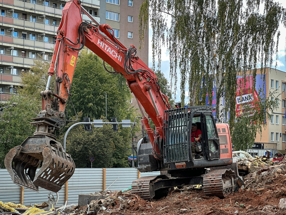 Rzeszów - Rozbiórka budynków biurowych i usługowych przy skrzyżowaniu ul. Dąbrowskiego z ul. Zofii Chrzanowskiej