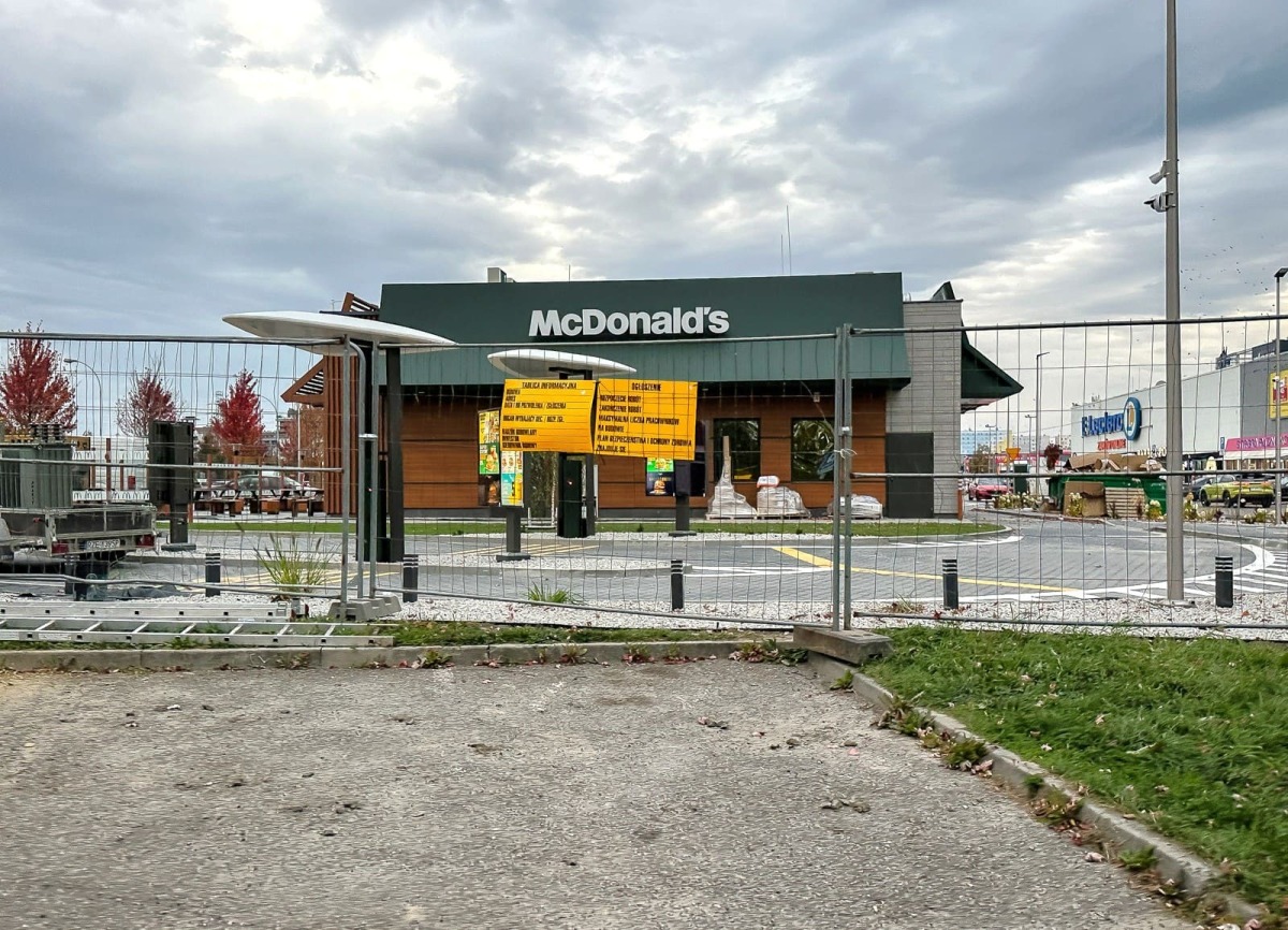 Rzeszów - Budowa McDonald's przy hipermarkecie E. Leclerc na finiszu [10.10.2026]