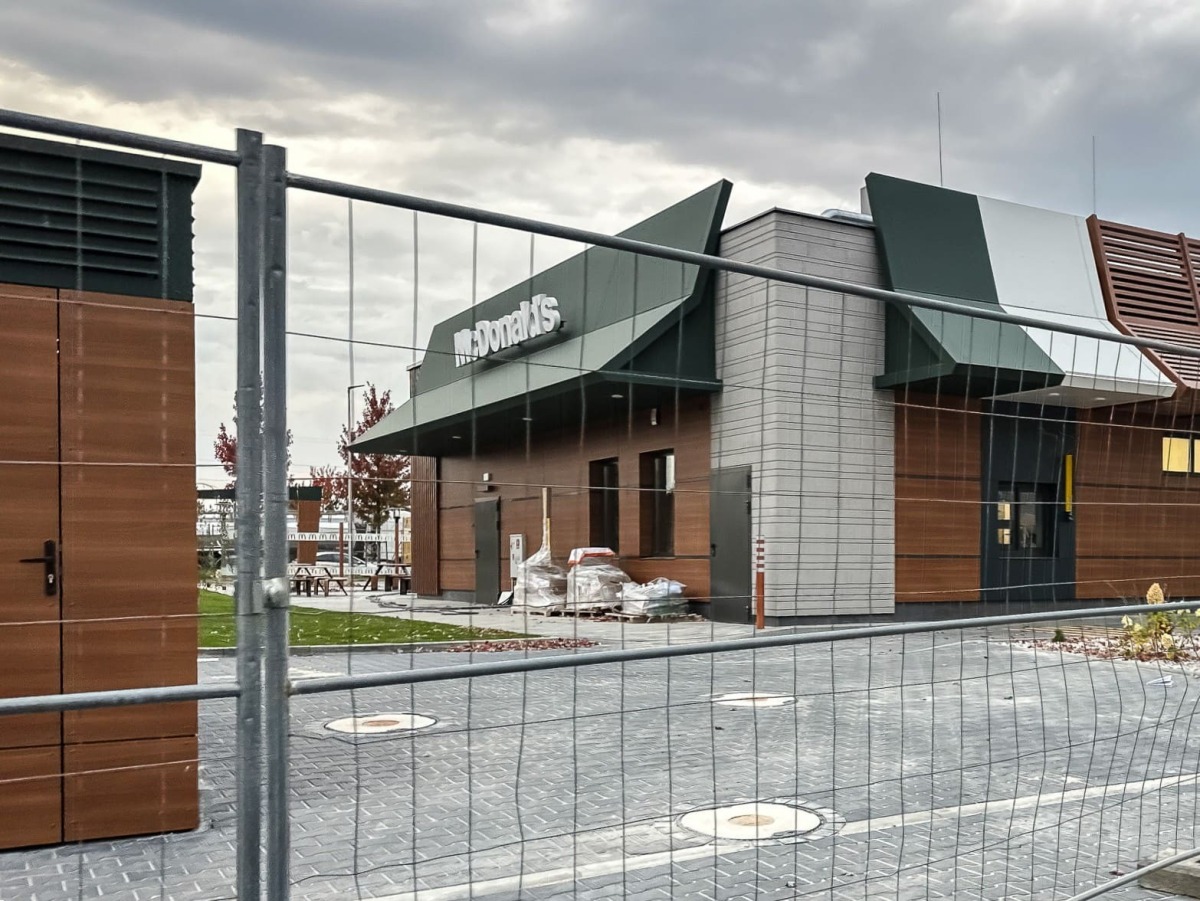 Rzeszów - Budowa McDonald's przy hipermarkecie E. Leclerc na finiszu [10.10.2026]