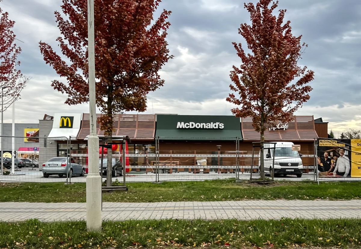 Rzeszów - Budowa McDonald's przy hipermarkecie E. Leclerc na finiszu [10.10.2026]