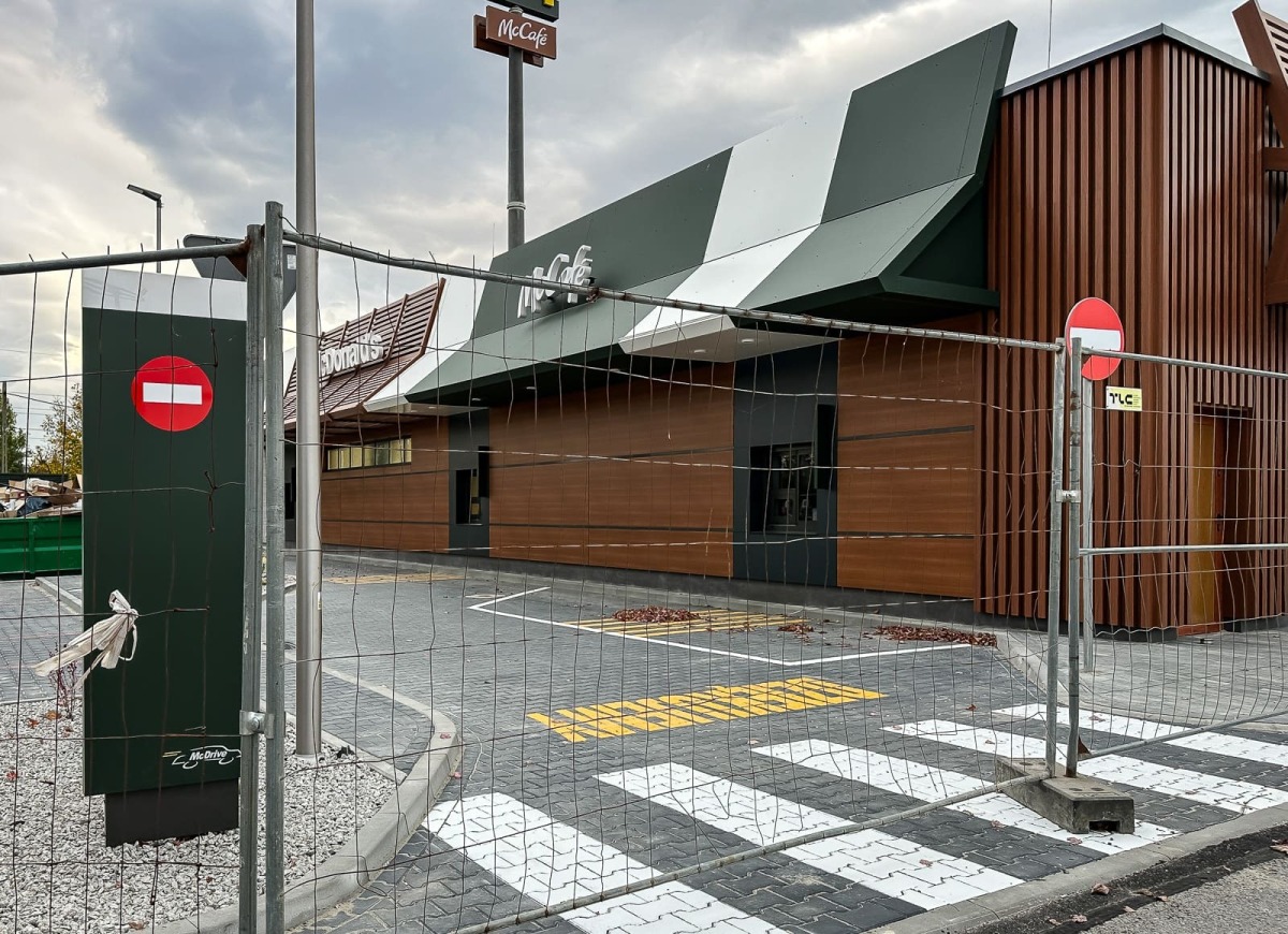 Rzeszów - Budowa McDonald's przy hipermarkecie E. Leclerc na finiszu [10.10.2026]