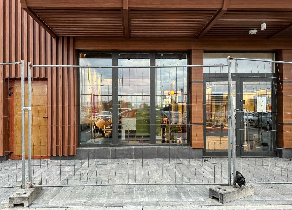Rzeszów - Budowa McDonald's przy hipermarkecie E. Leclerc na finiszu [10.10.2026]