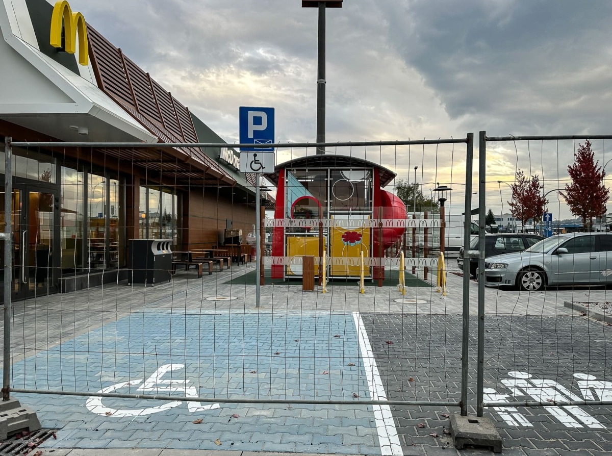 Rzeszów - Budowa McDonald's przy hipermarkecie E. Leclerc na finiszu [10.10.2026]