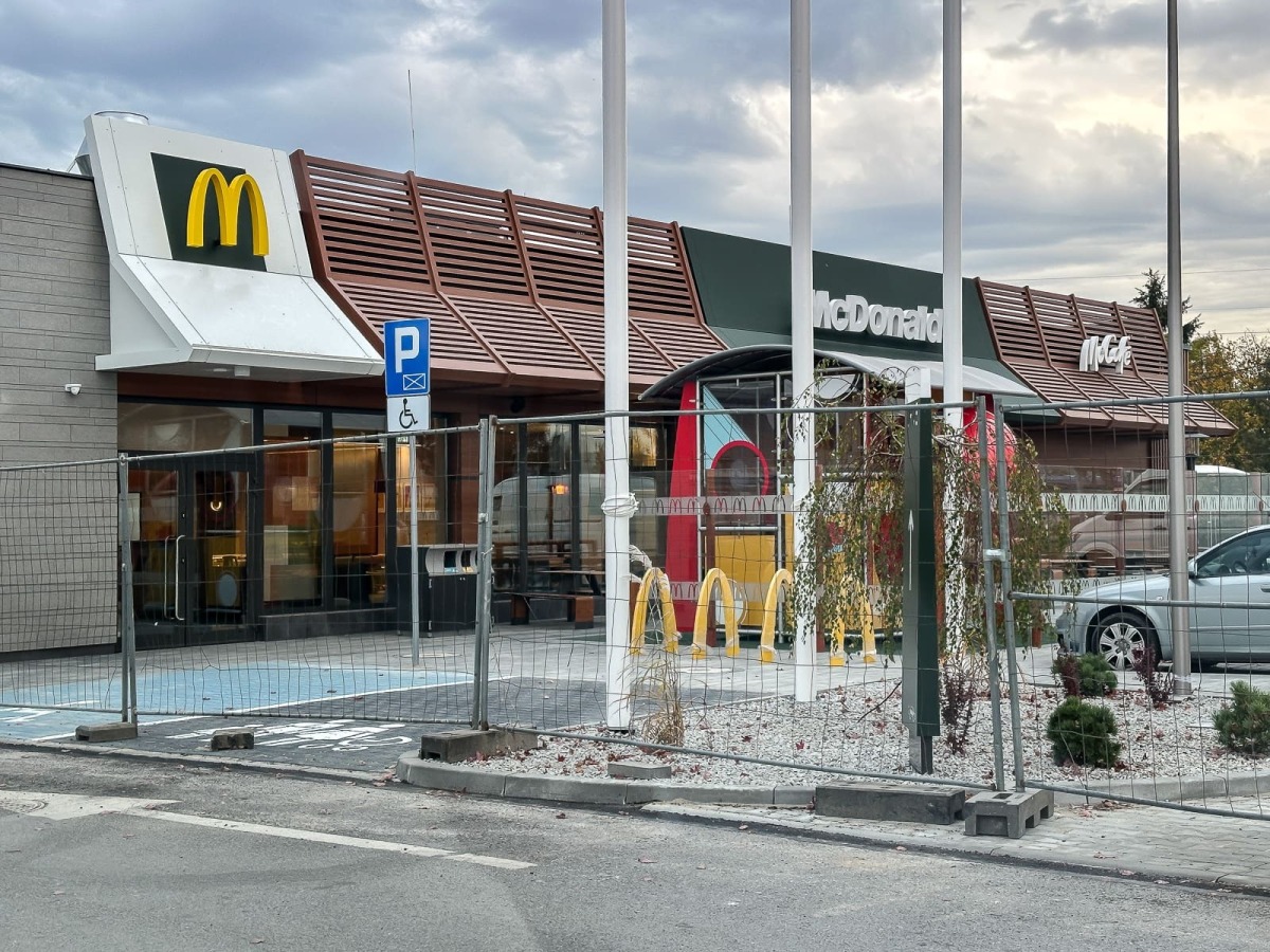 Rzeszów - Budowa McDonald's przy hipermarkecie E. Leclerc na finiszu [10.10.2026]