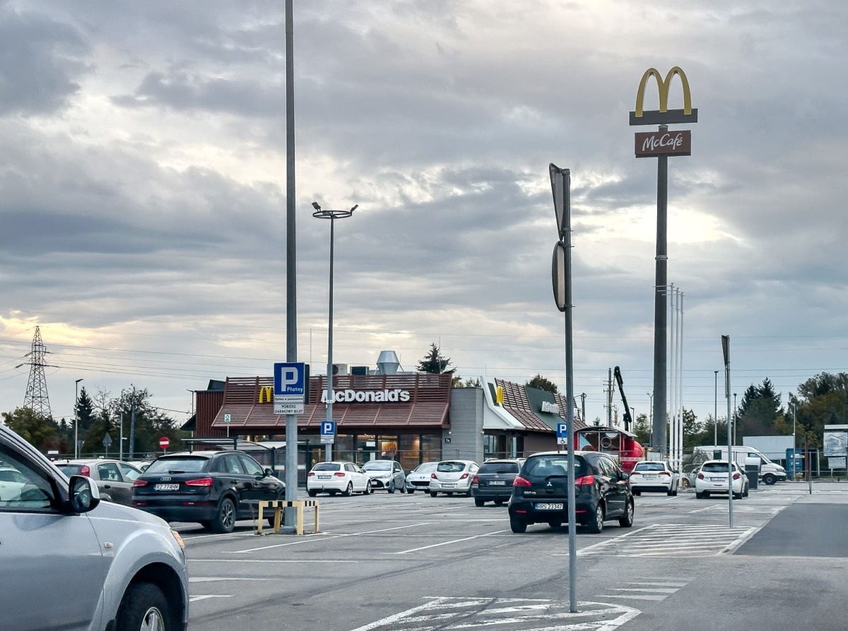 Rzeszów - Budowa McDonald's przy hipermarkecie E. Leclerc na finiszu [10.10.2026]