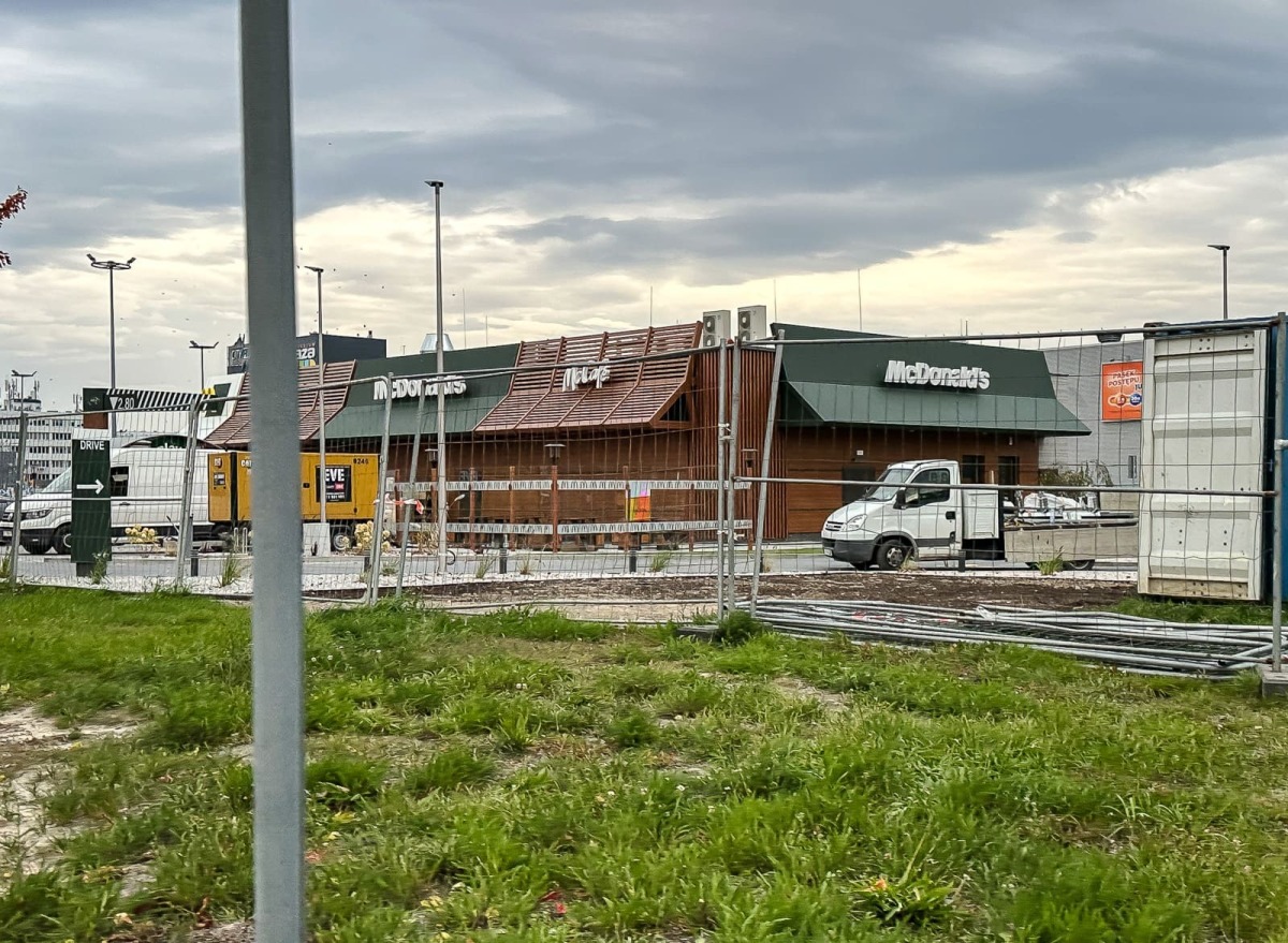 Rzeszów - Budowa McDonald's przy hipermarkecie E. Leclerc na finiszu [10.10.2026]
