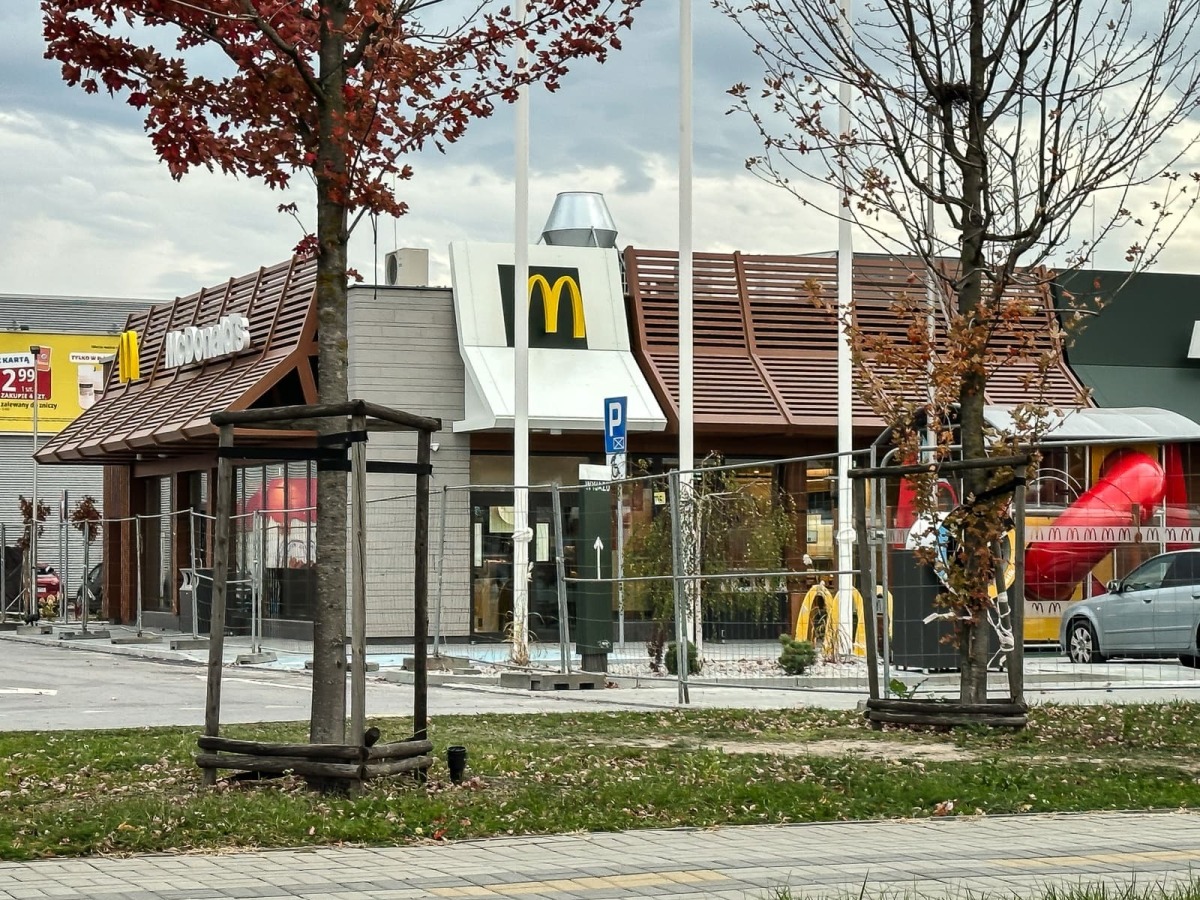 Rzeszów - Budowa McDonald's przy hipermarkecie E. Leclerc na finiszu [10.10.2026]