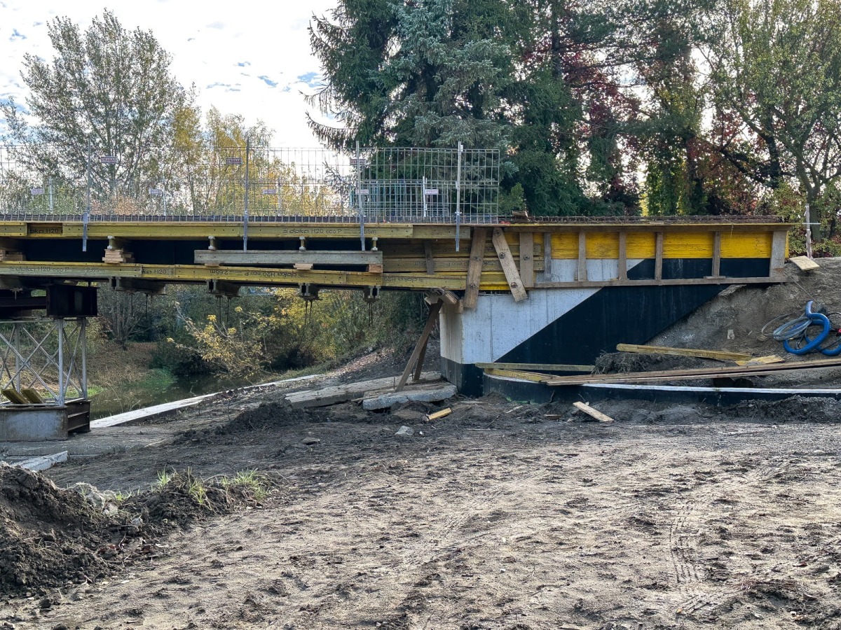 Rzeszów - Budowa kładki nad rzeką Strug na osiedlu Drabinianka [październik 2026]