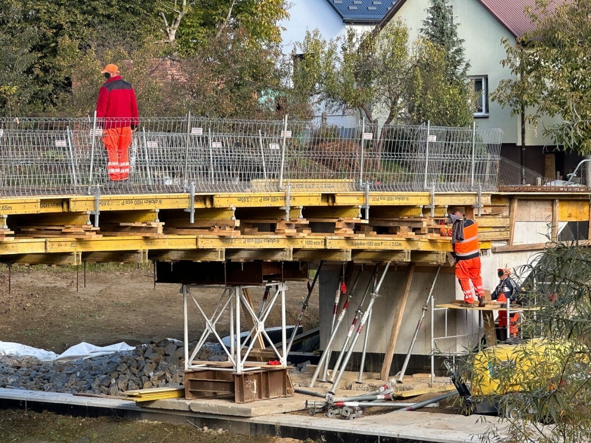 Rzeszów - Budowa kładki nad rzeką Strug na osiedlu Drabinianka [październik 2026]
