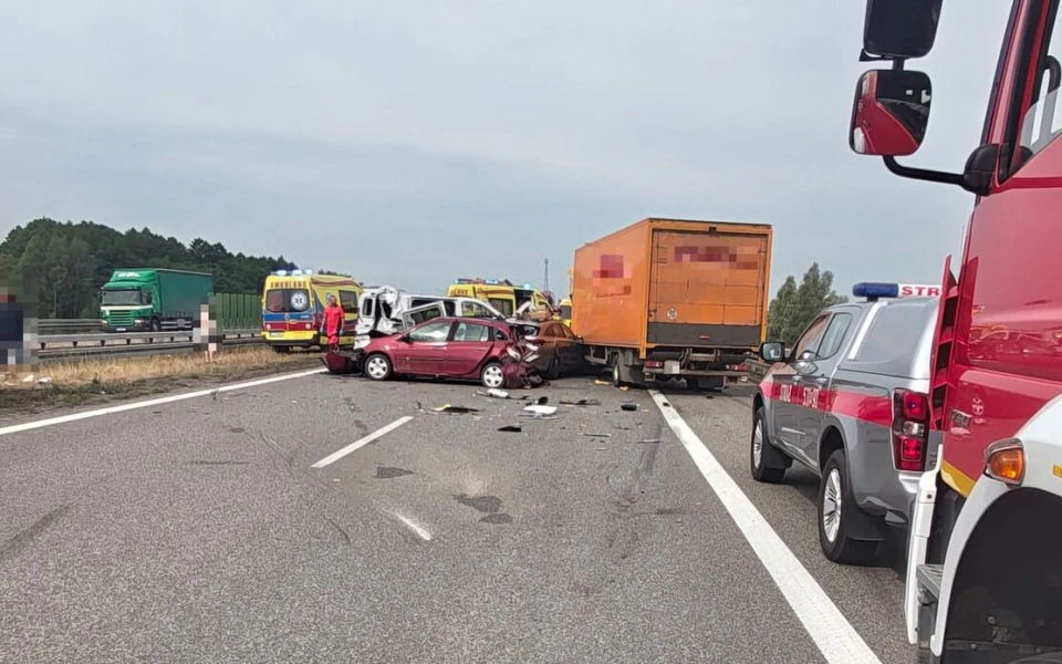 Zderzenie 5 pojazdów na autostradzie A4 pod Rzeszowem / fot. KMP w Rzeszowie