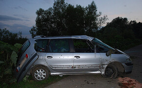Pijany kierowca zakończył jazdę dachowaniem - Aktualności Podkarpacie
