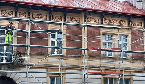 Odrestaurowano zabytkowy fryz w centrum Rzeszowa - Aktualności Rzeszów