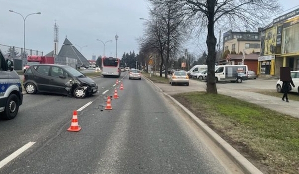 Zderzenie dwóch samochodów i autobusu MPK na ul. Lwowskiej - Aktualności Rzeszów