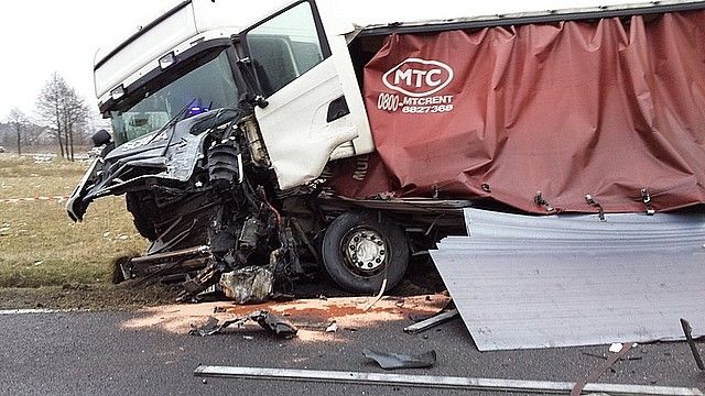 FOTO. Śmiertelny wypadek. Zderzenie dwóch ciężarówek i osobówki - Aktualności Podkarpacie - zdj. 1