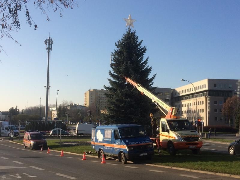 W Rzeszowie rozpoczęto montaż świątecznych iluminacji - Aktualności Rzeszów - zdj. 1