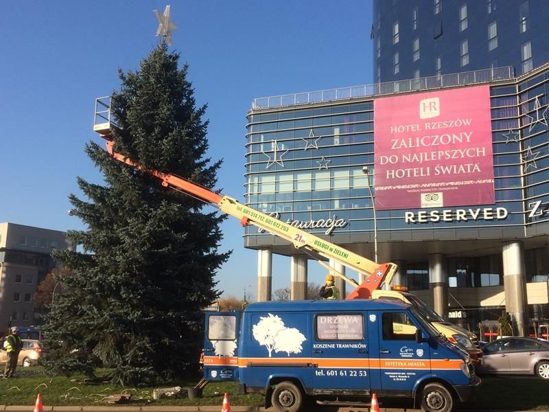 W Rzeszowie rozpoczęto montaż świątecznych iluminacji - Aktualności Rzeszów - zdj. 2