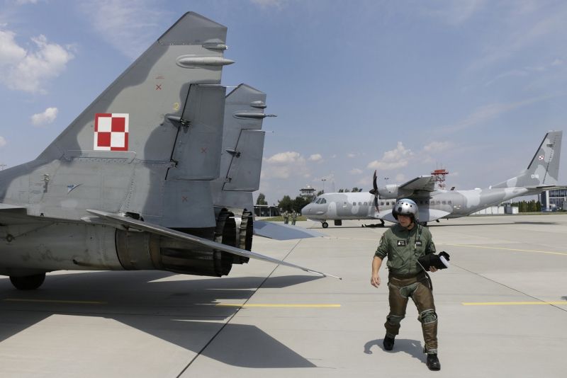 Migi-29 wylądowały w Jasionce - Aktualności Rzeszów - zdj. 4