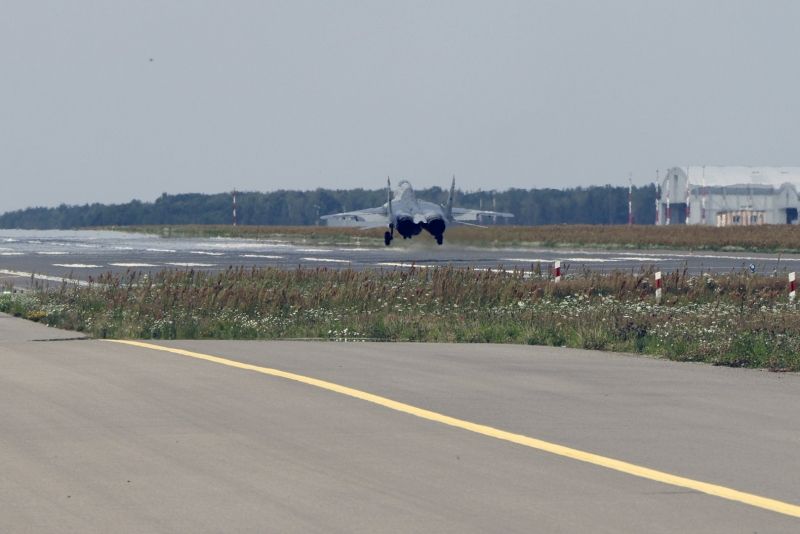 Migi-29 wylądowały w Jasionce - Aktualności Rzeszów - zdj. 7
