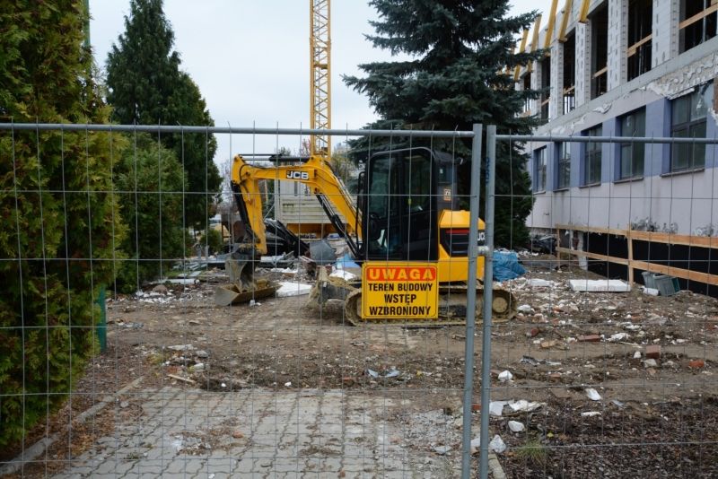 Trwa rozbudowa budynku głównego Uniwersytetu Rzeszowskiego [ZDJĘCIA] - Aktualności Rzeszów - zdj. 1